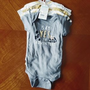 NWT Gerber 5 onesies/bodysuits set